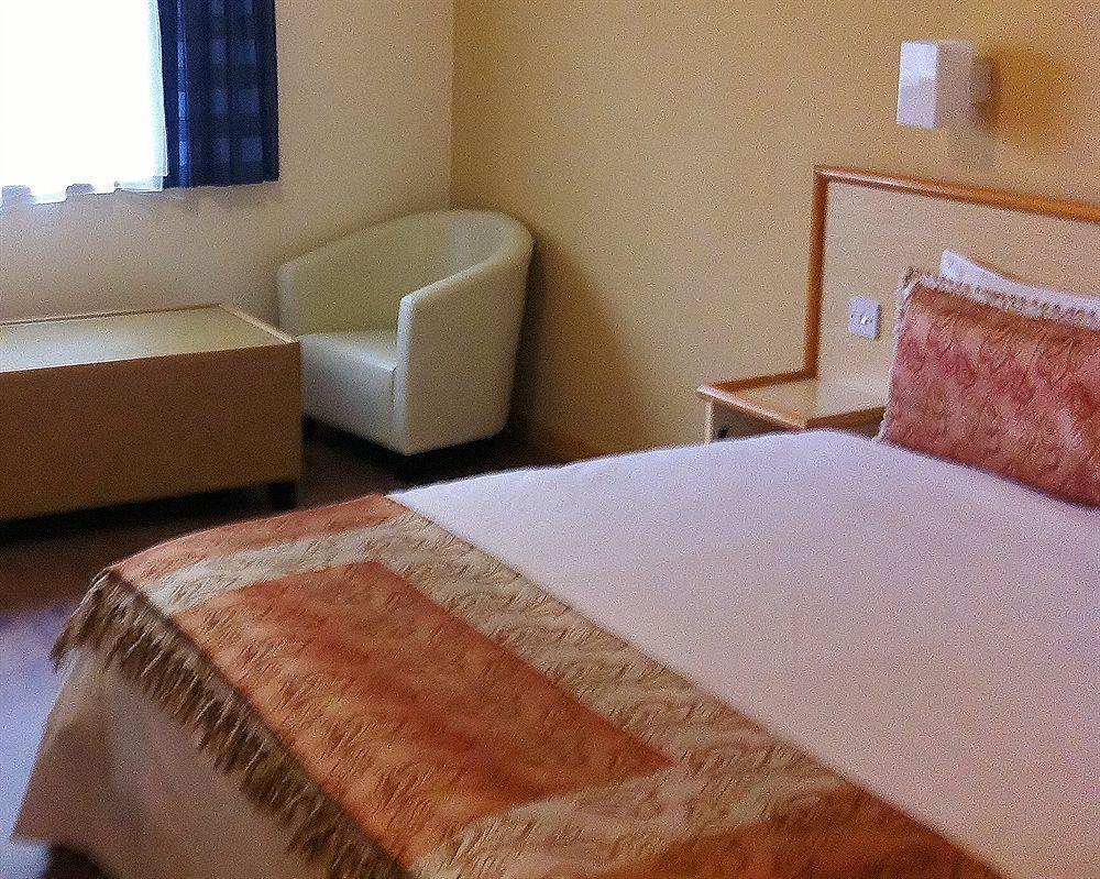 Travel Plaza 3* Desborough